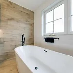 The White House Maria-Hoop