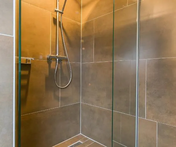 The White House Maria-Hoop