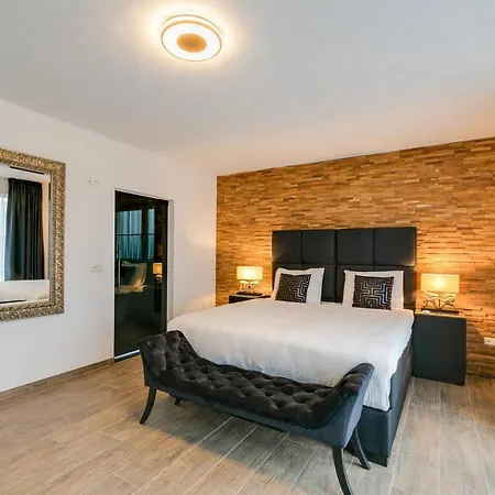 The White House * Maria-Hoop